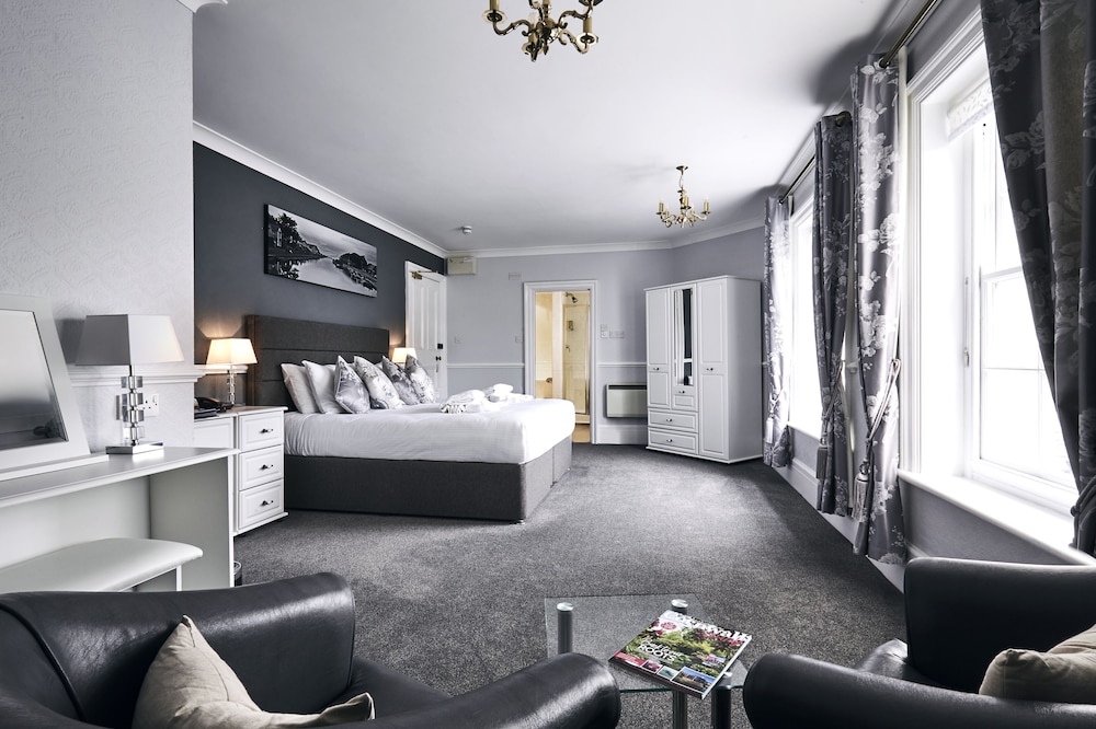 The Falcon Hotel 34/50