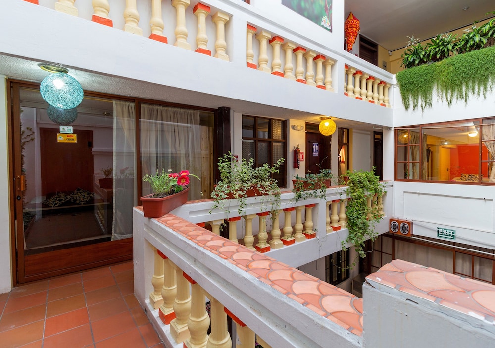 FRIENDS HOSTEL 5/78