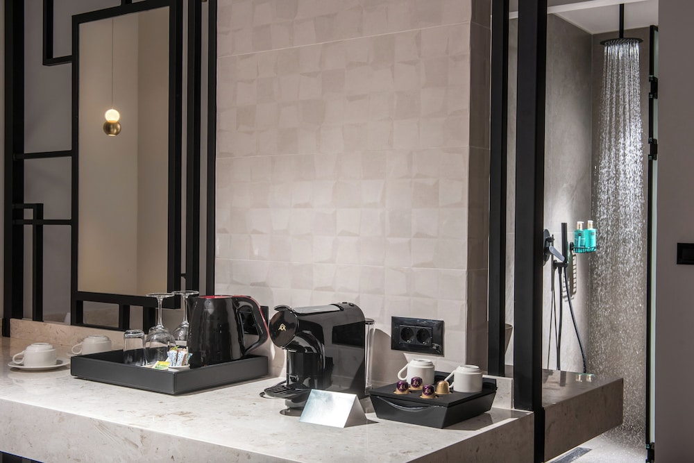 Noble Hotel Suites 7/50