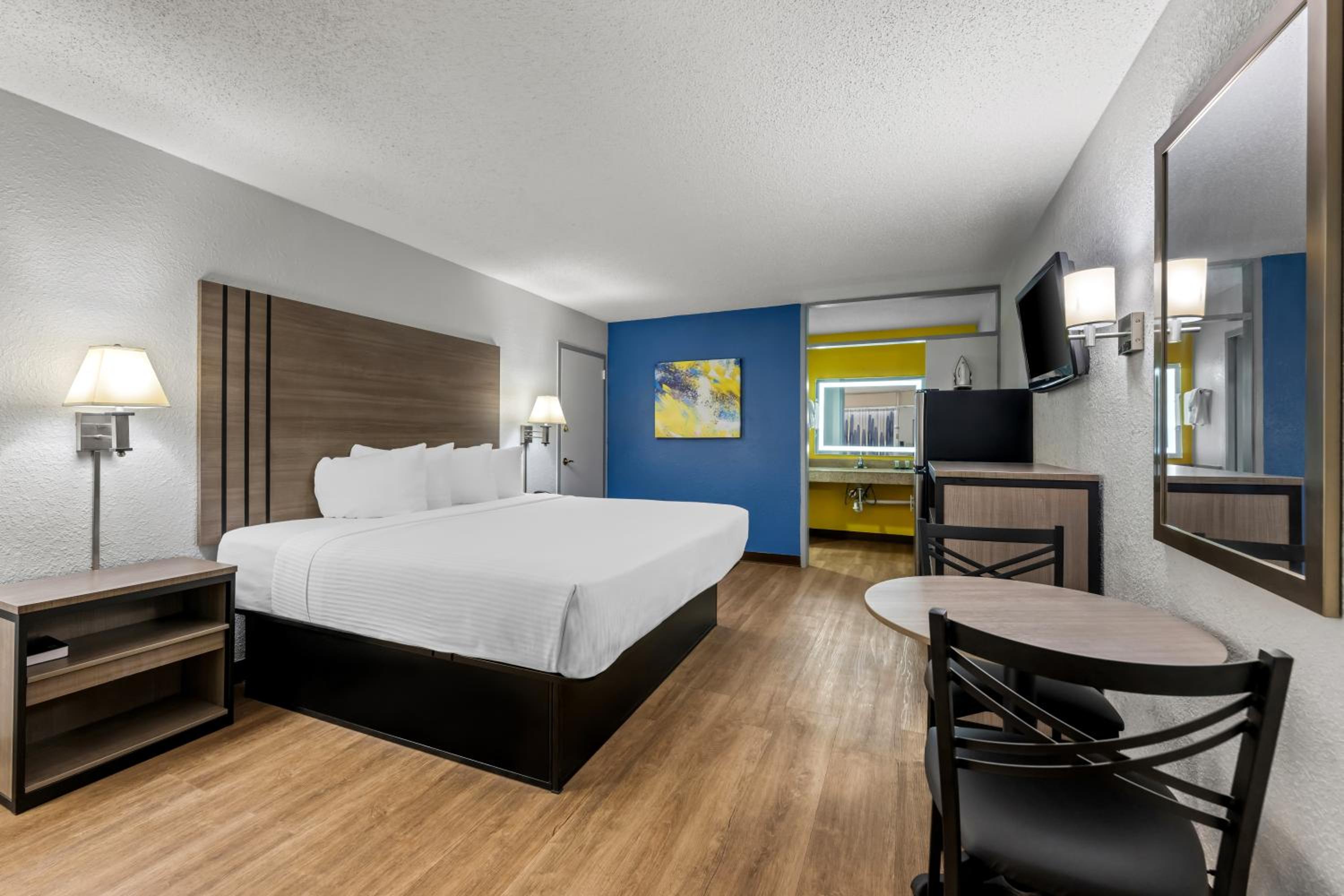 Efficiency, King Bed