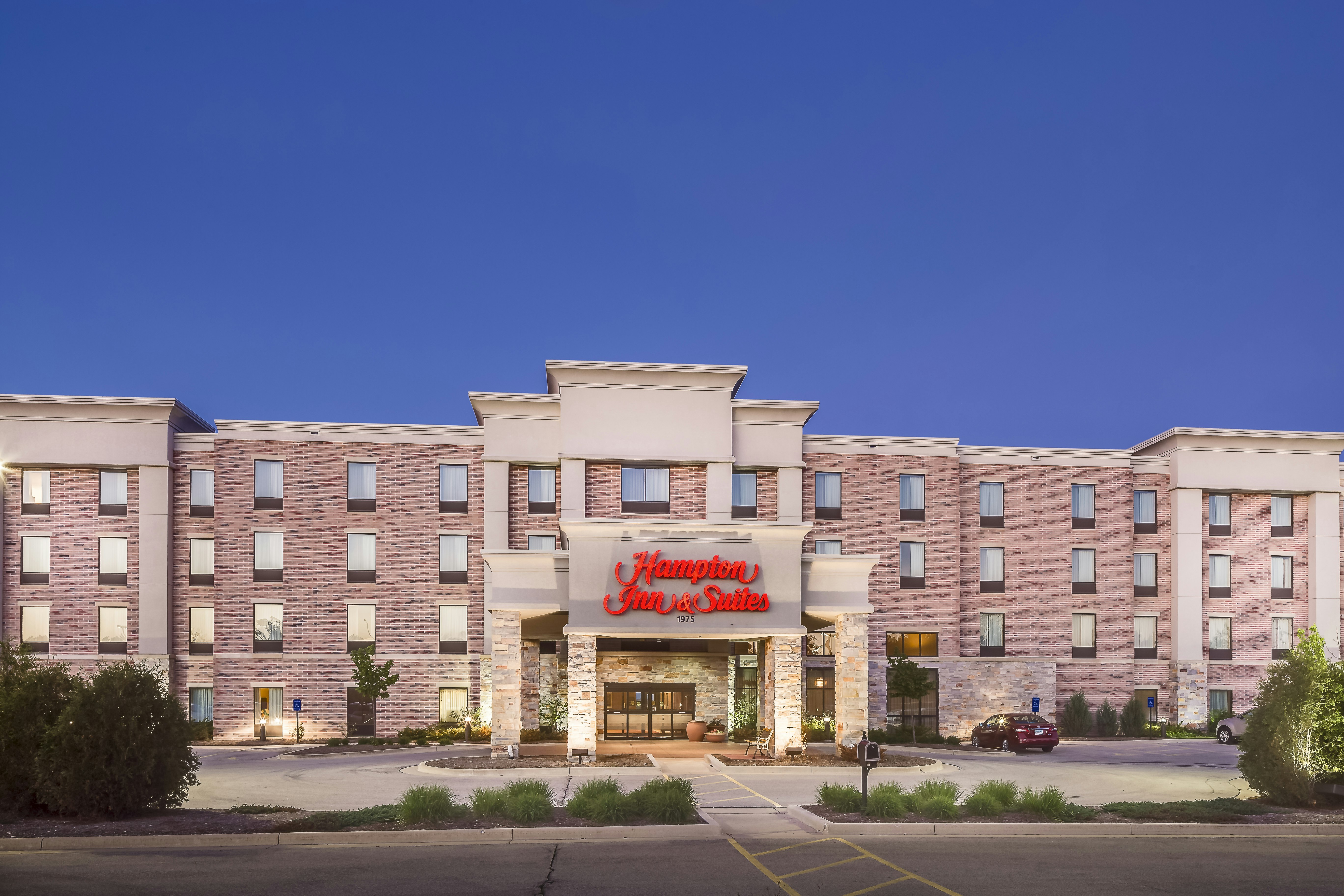 Hampton Inn & Suites West Bend 2/48
