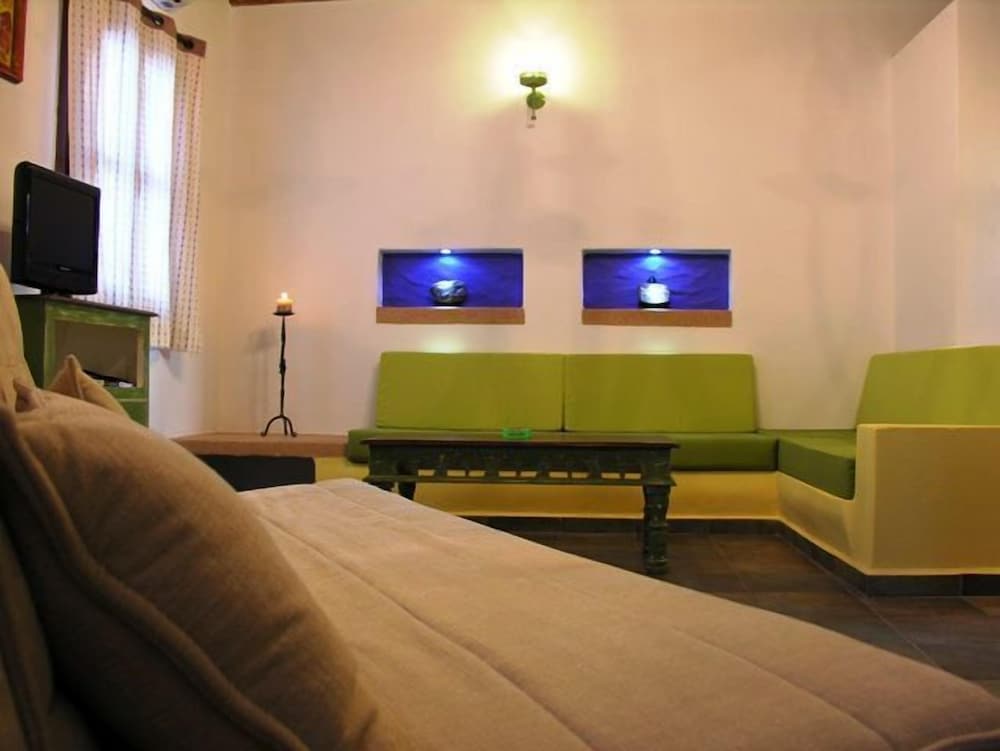 PANTELI BEACH STUDIOS APARTMENTS 31/50