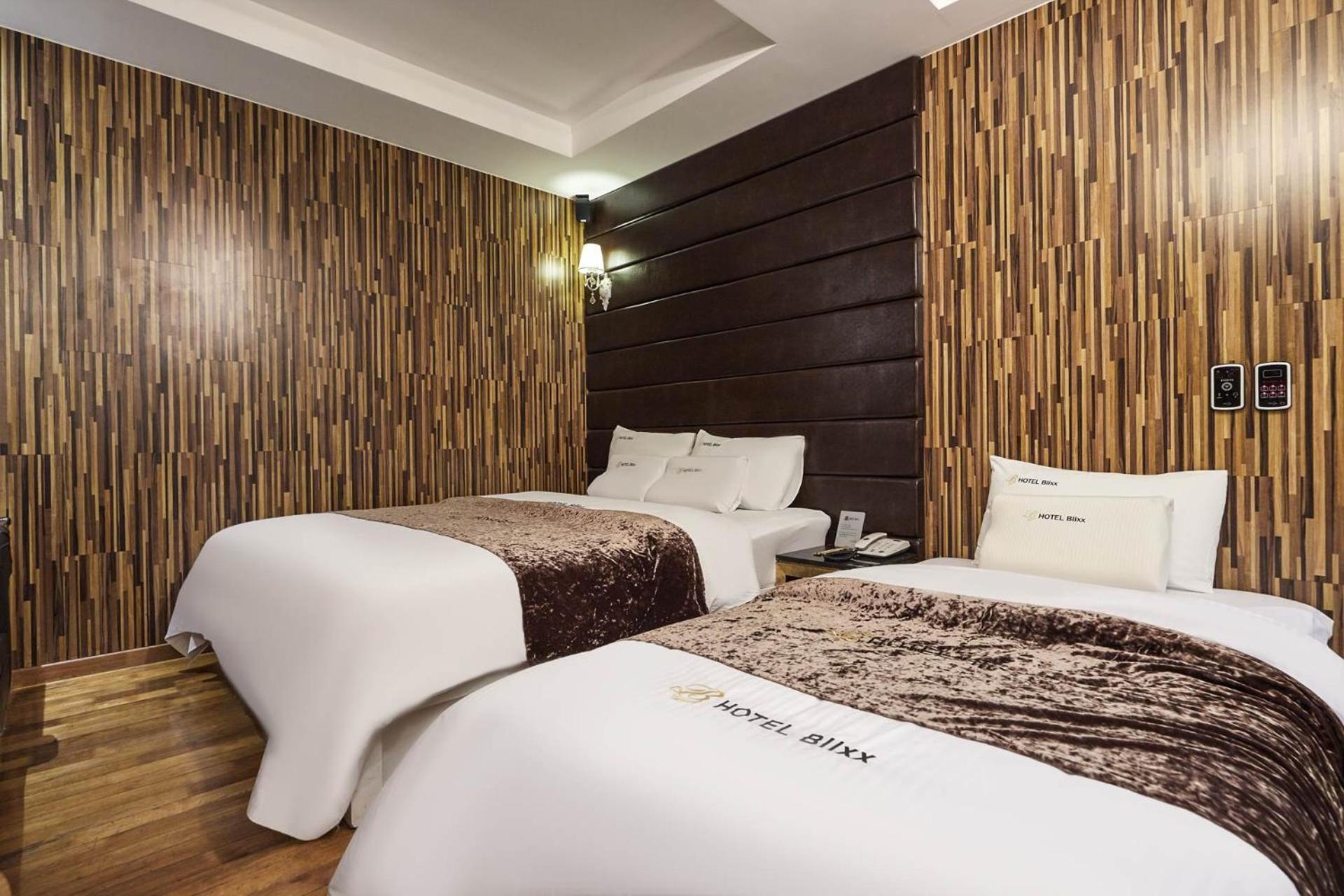 Blixx Hotel 5/50