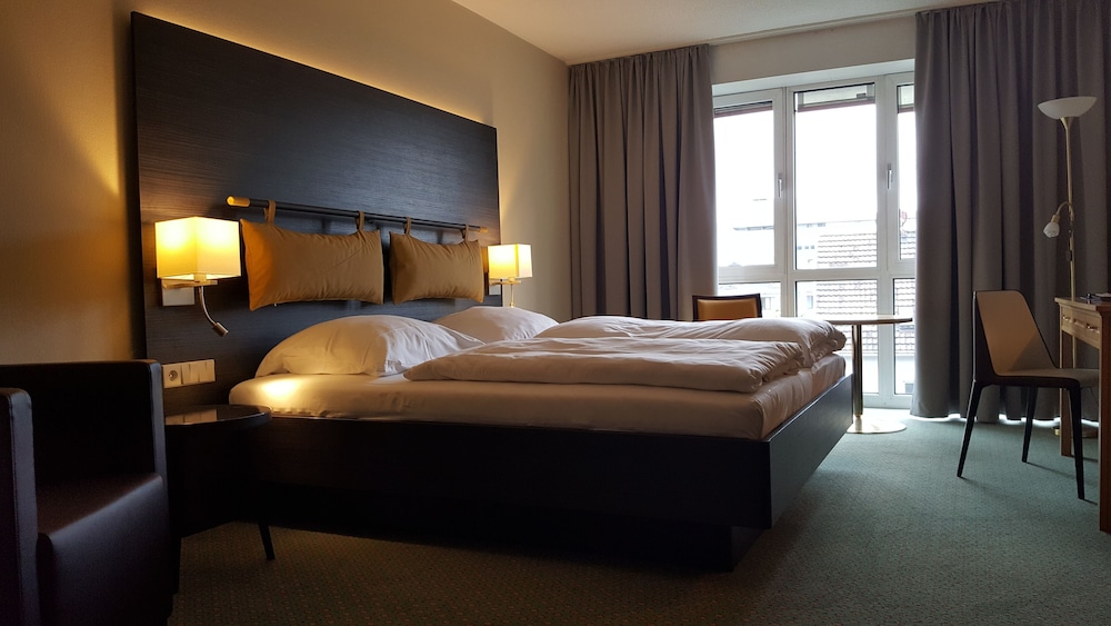 Erikson Hotel 10/43