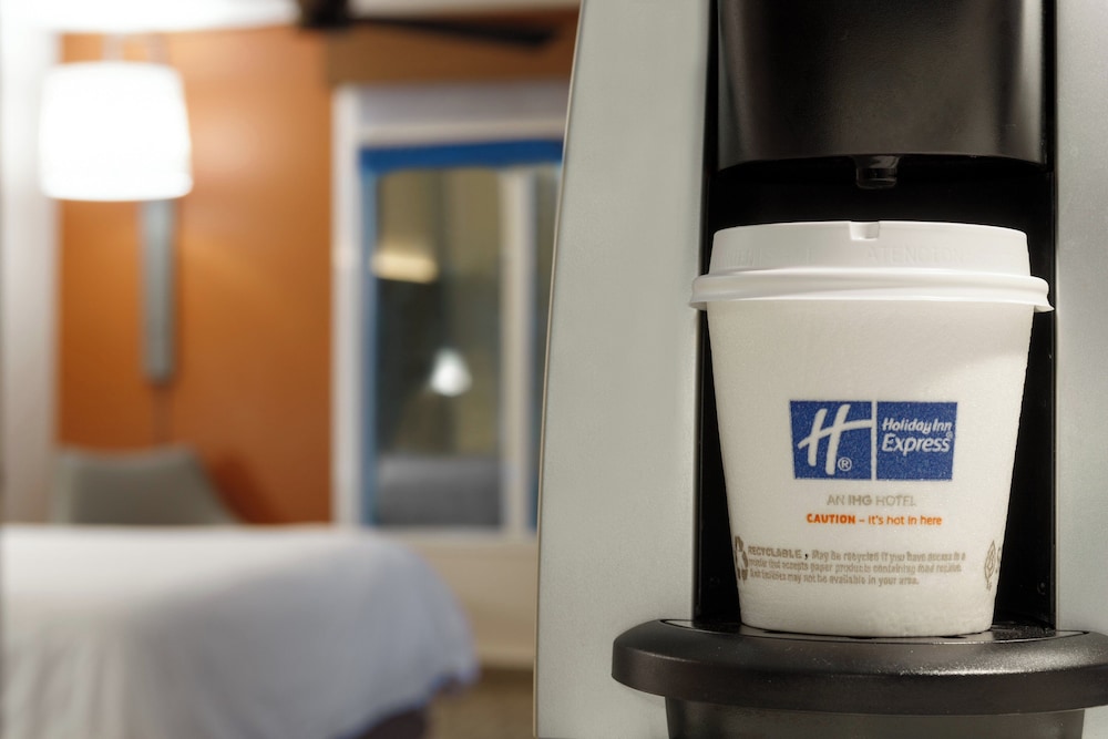 Holiday Inn Express Hotel Suites Opelika Auburn 37/71