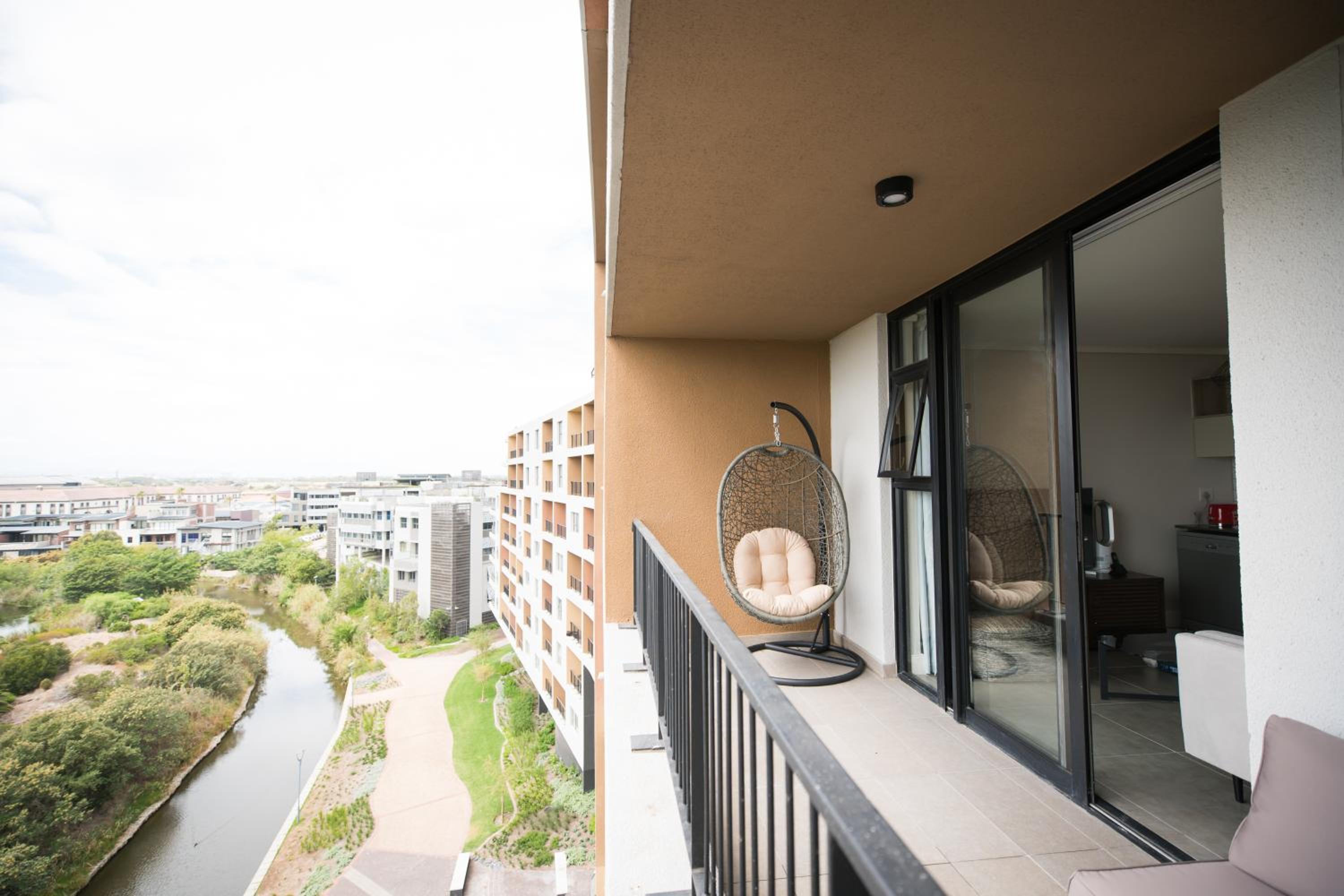 Unit 610 Waters Edge 4/35
