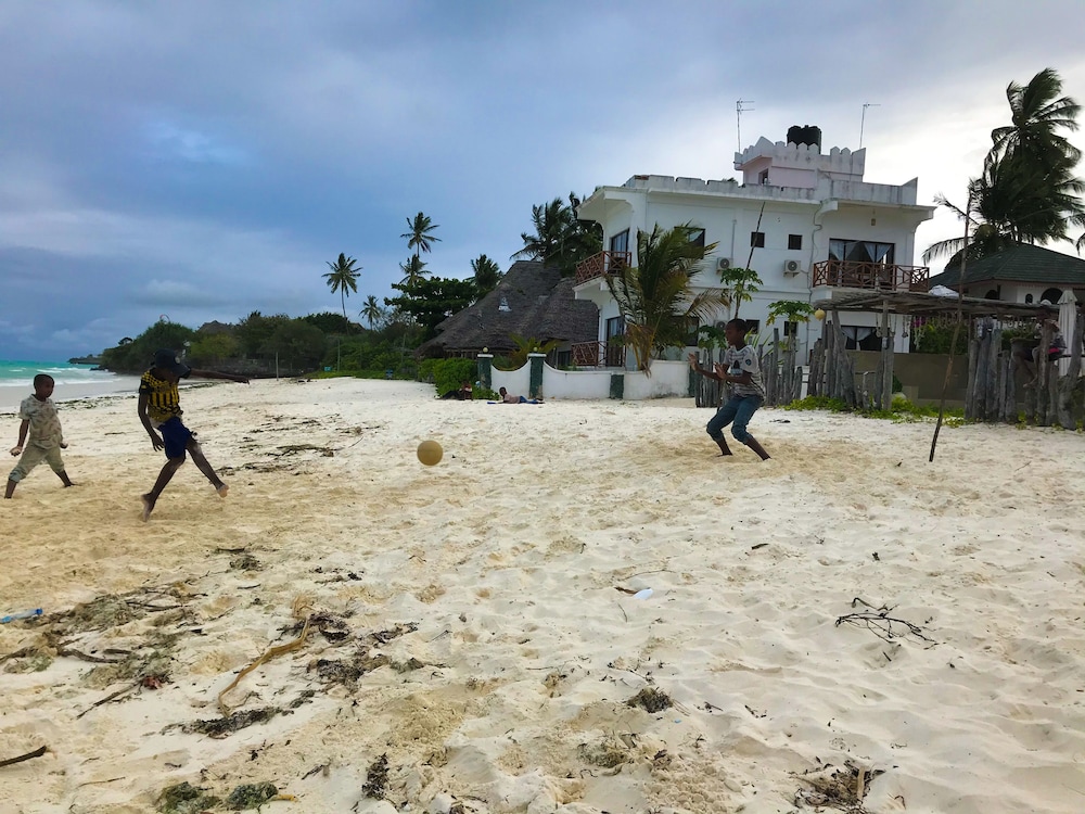 Jambiani White Sands Beach Bungalows 12/68