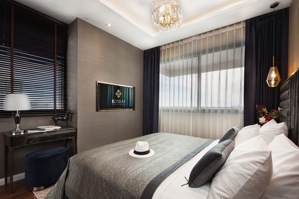 2 Bedrooms, Deluxe, Suite, 1 King and 1 Single Beds, Urban View, Large