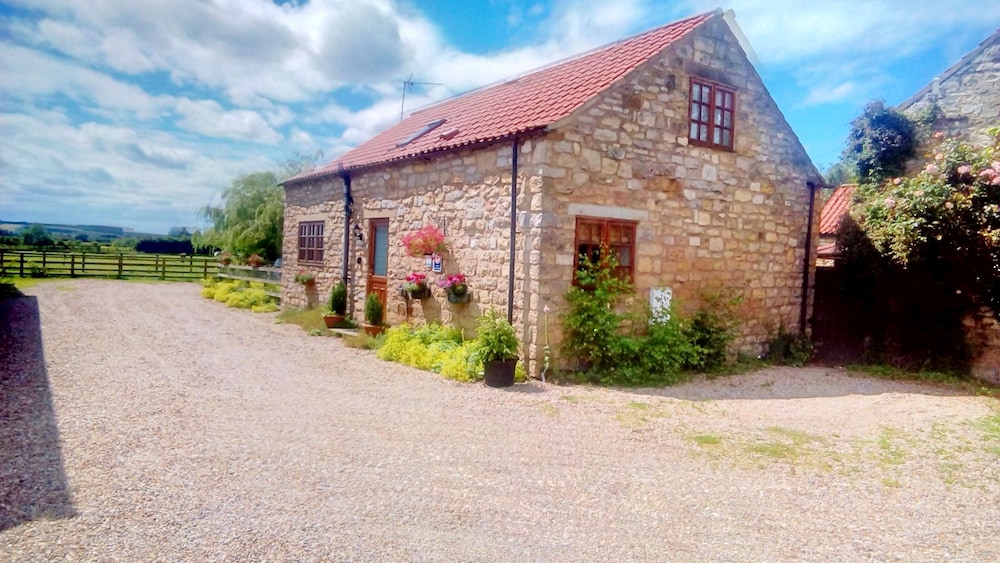The Old Cart House 40/41