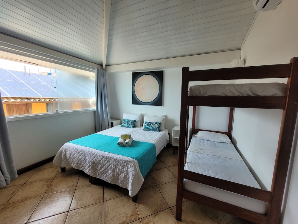 SUITE, QUADRUPLE, SIDE VIEW