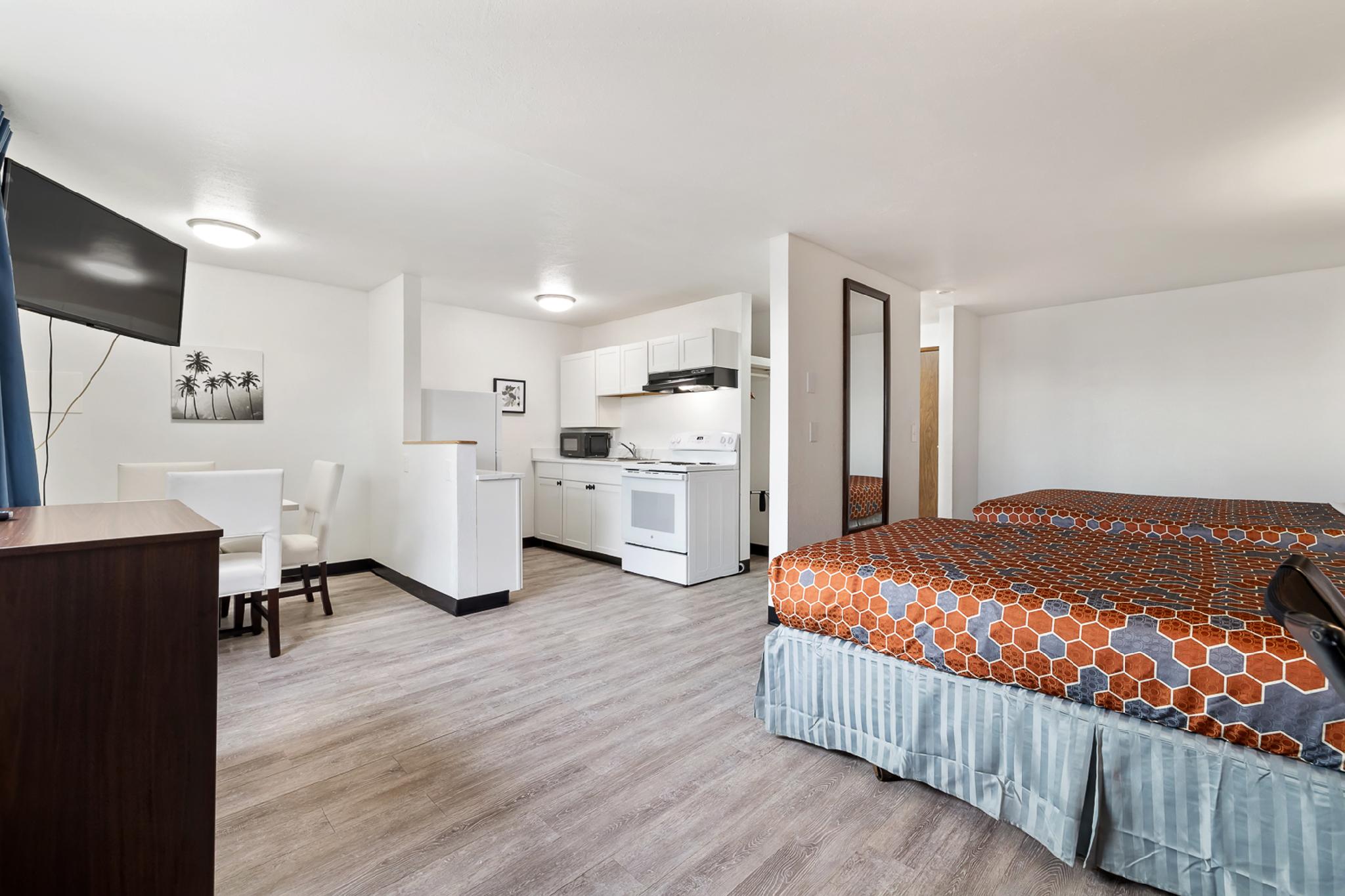 Suite, King Bed, Kitchenette