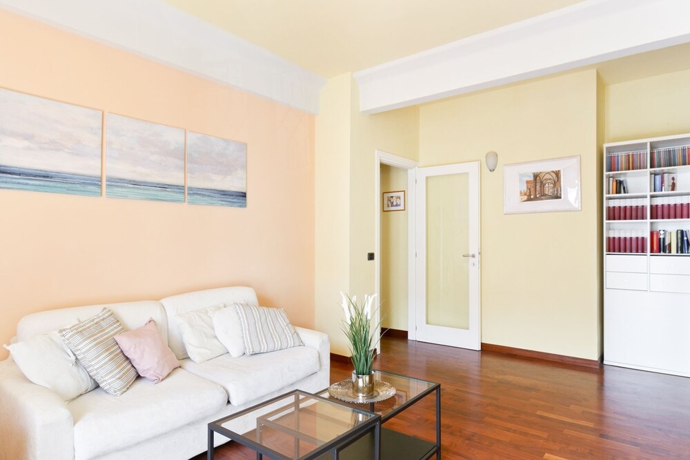 Gavinana Apartment 11/21
