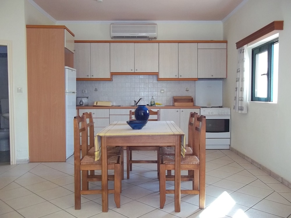 Aloni Suites 20/35