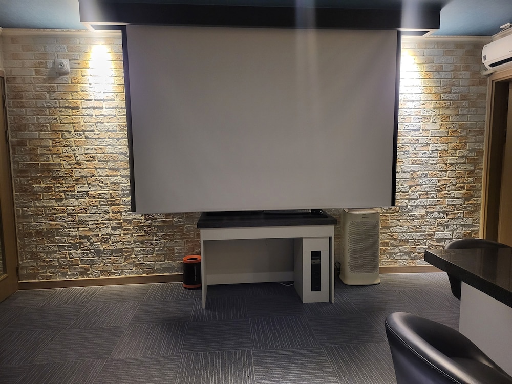 Goldenroot Hotel In Gimhae 8/35