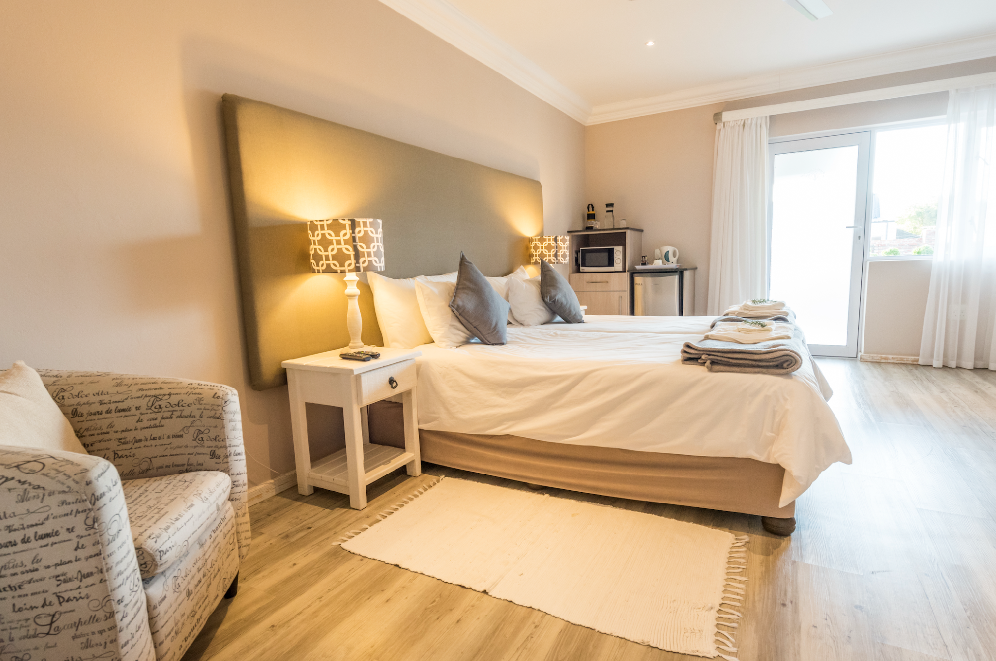 Retreat on Main Bed and Breakfast 2/7