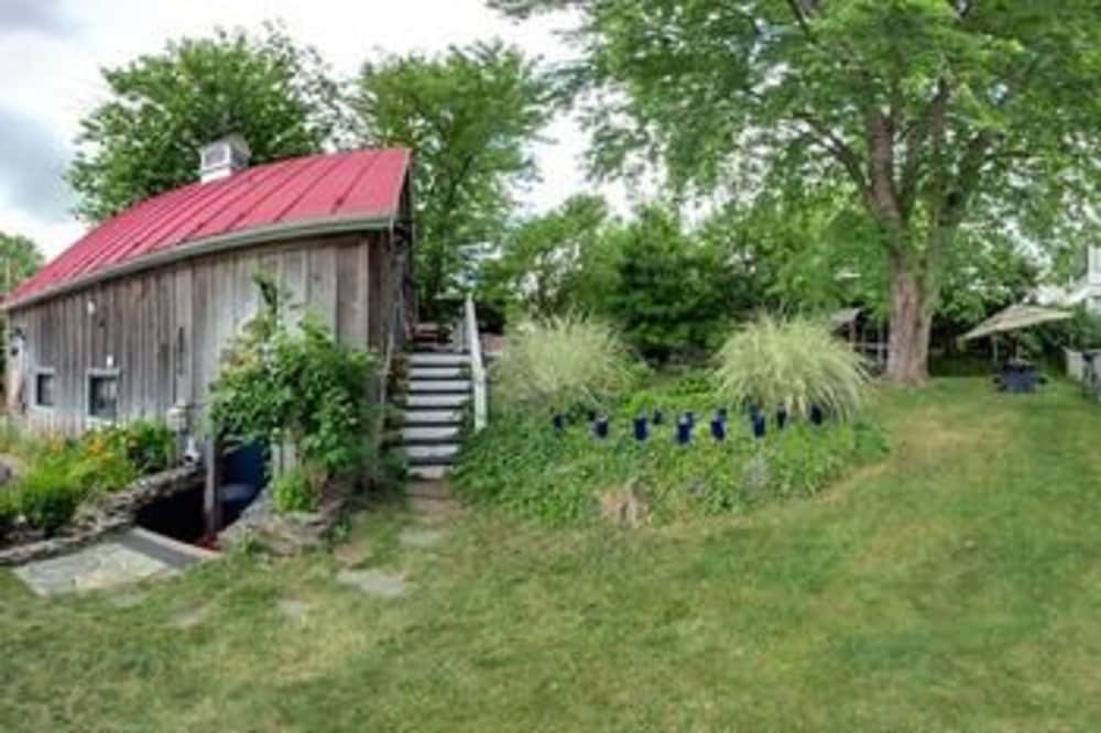 Lily Garden Bed and Breakfast 23/28
