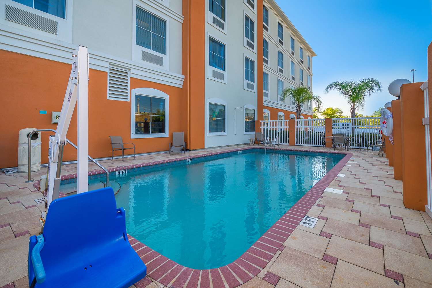 Comfort Inn & Suites Maingate South 19/19