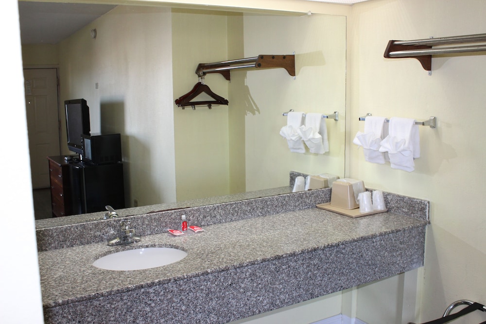 Econo Lodge Texarkana I-30 13/32