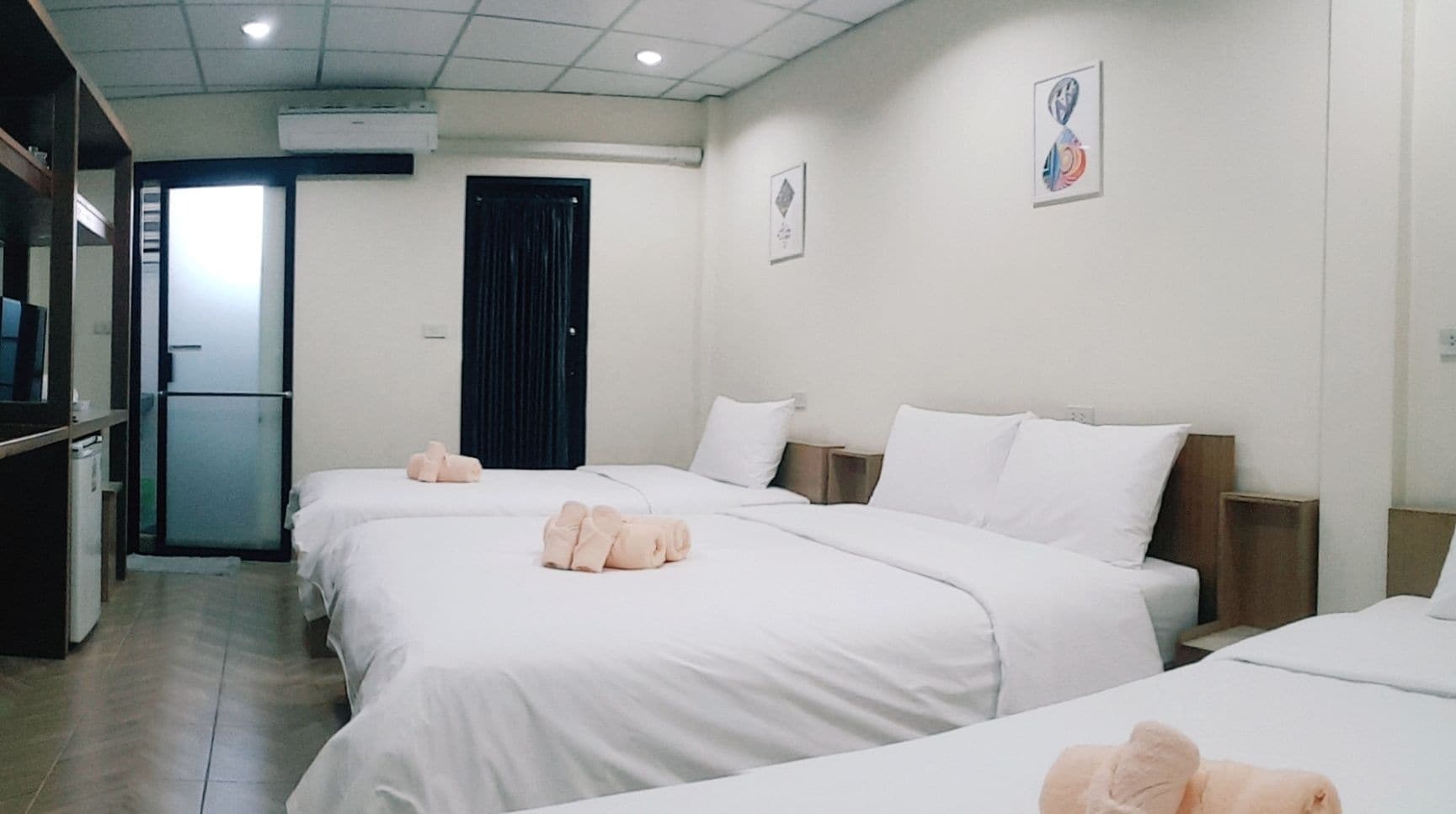 FAMILY, QUADRUPLE, MULTIPLE BEDS