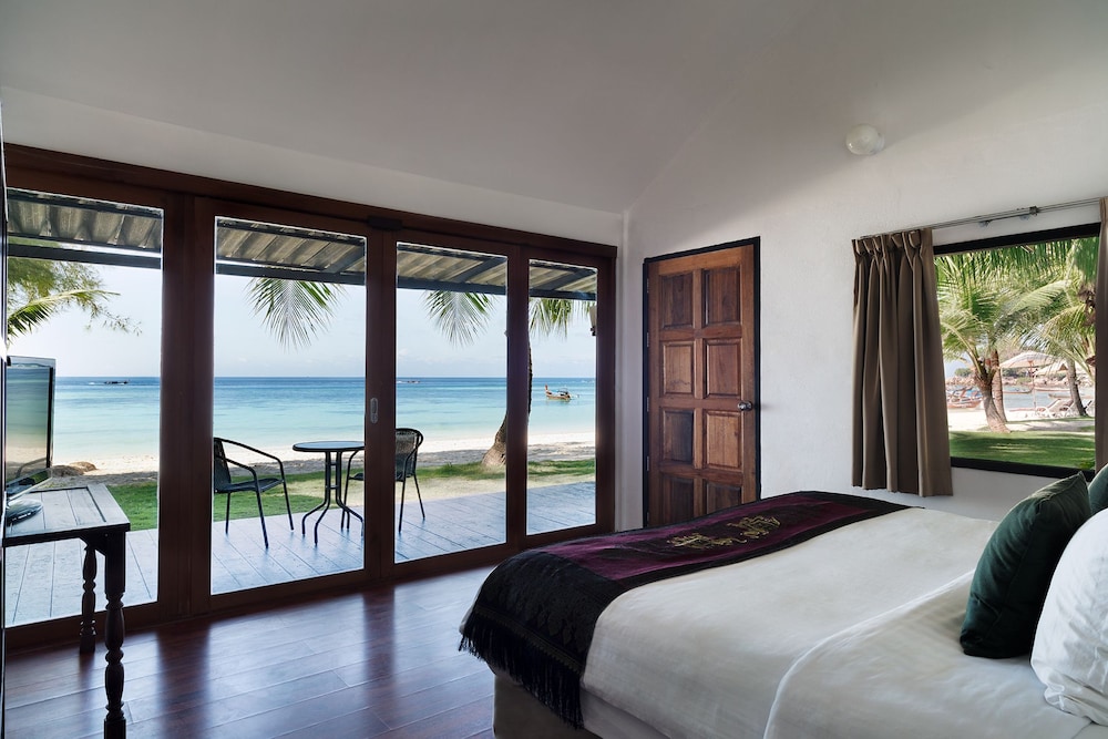 BUNGALOW, BEACH FRONT, GARDEN WING
