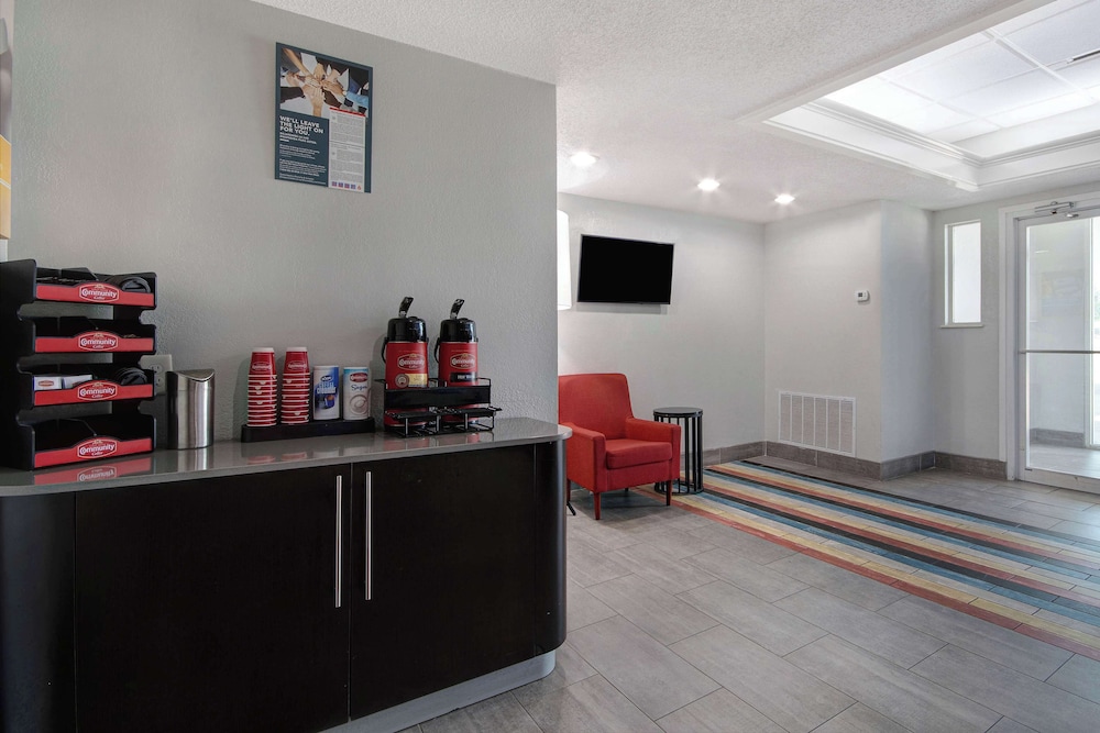 Motel6 San Antonio, TX - South 40/58