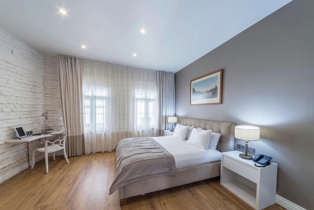 NURU ZIYA SUITES 25/82
