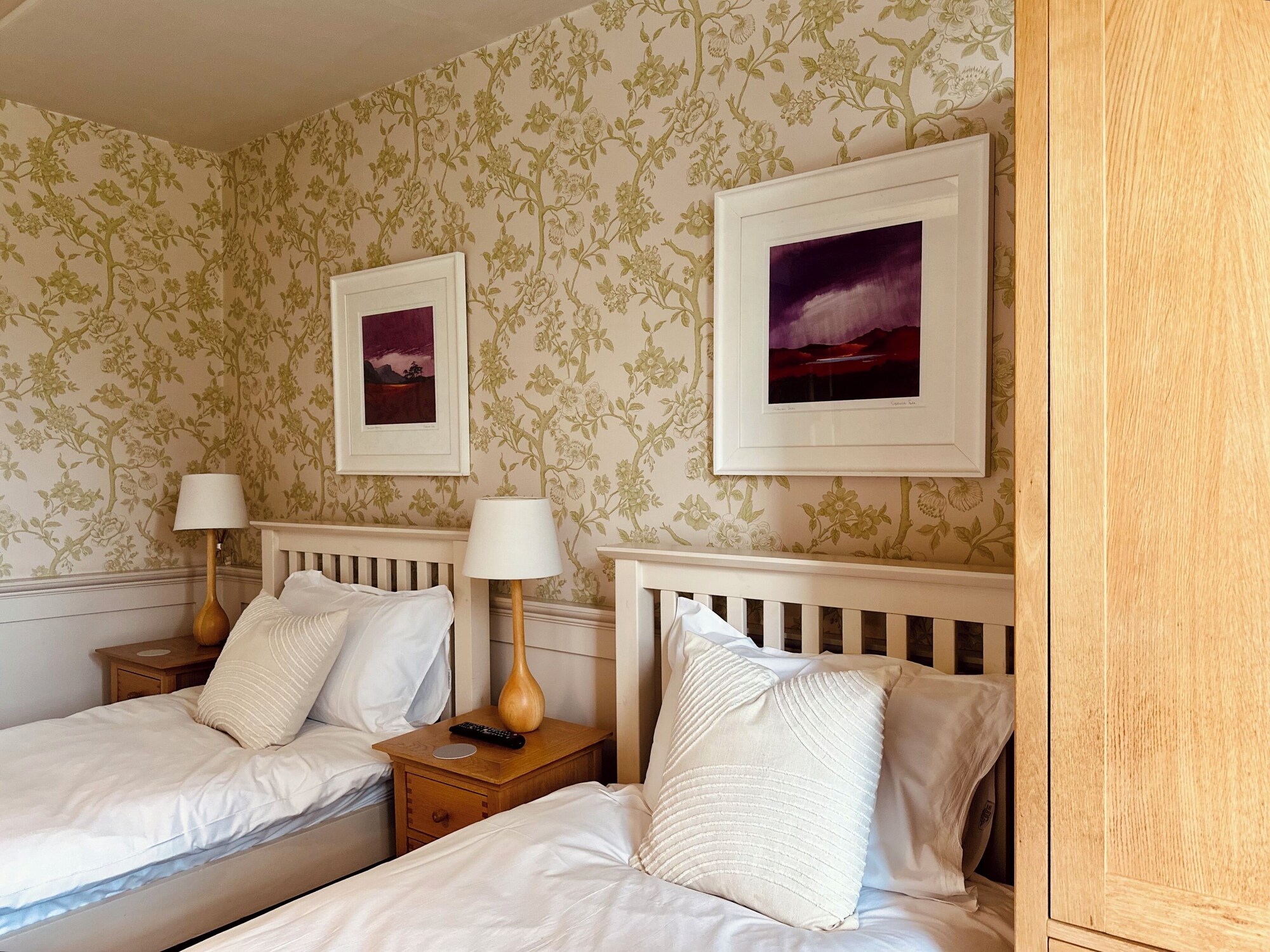 غرفة قياسية بسريرين منفصلين بحوض استحمام، The Old Orleton Inn 2/8