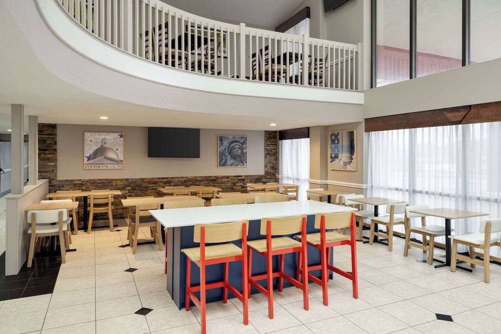 AmericInn by Wyndham Grand Rapids Airport North 44/62