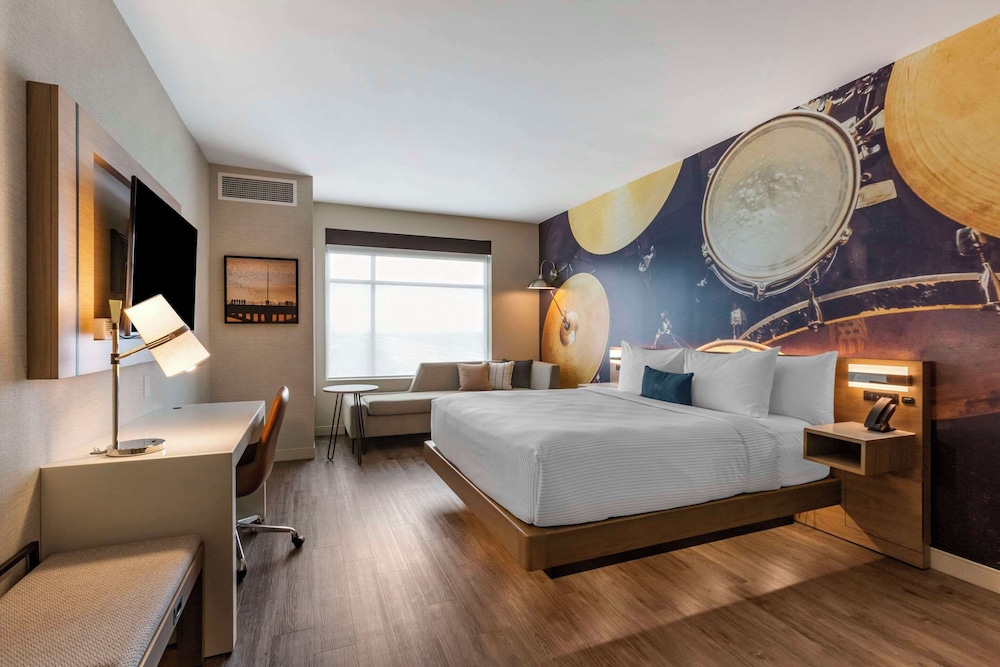 STANDARD, KING BED