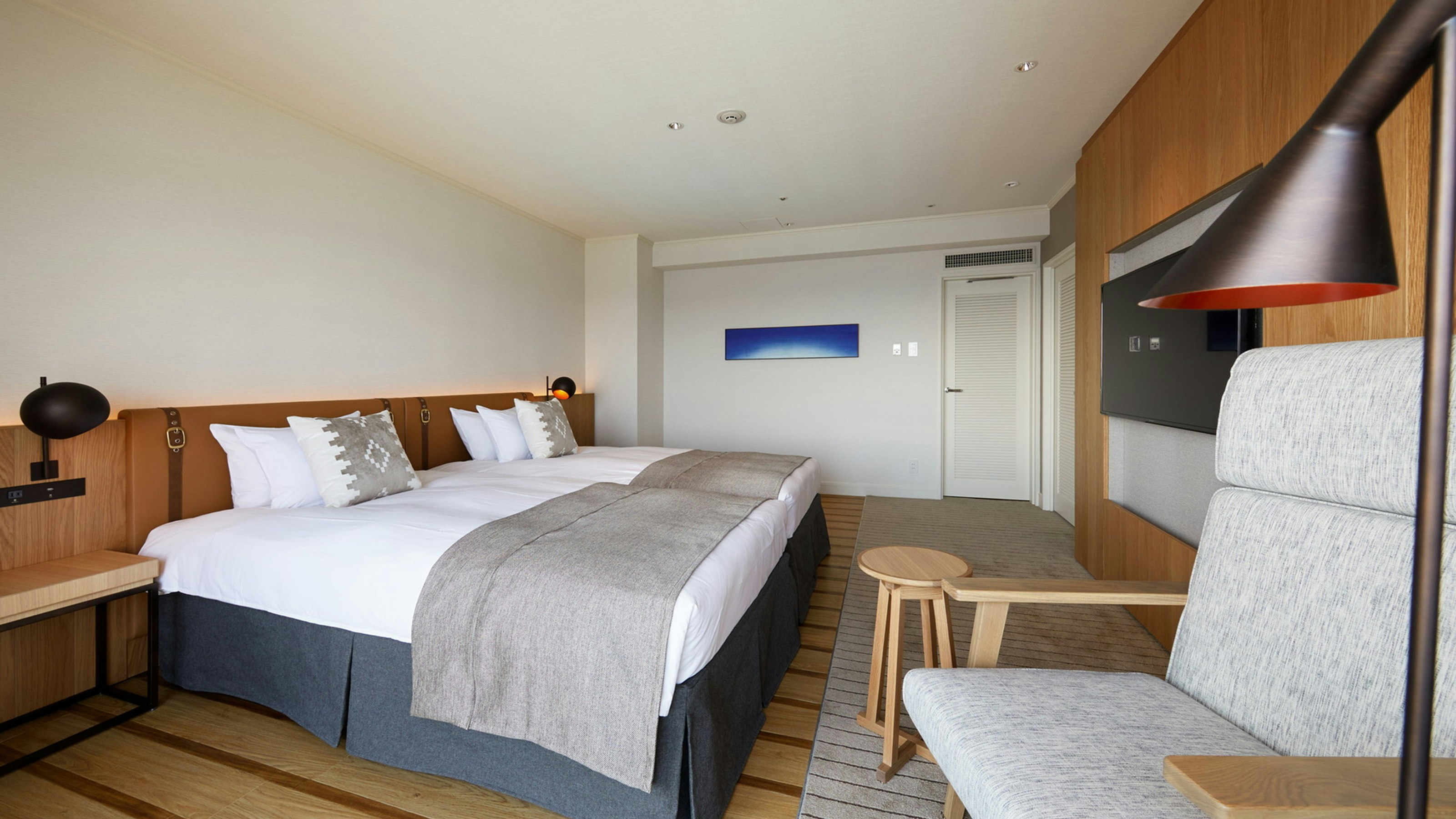 Long Beach, Suite