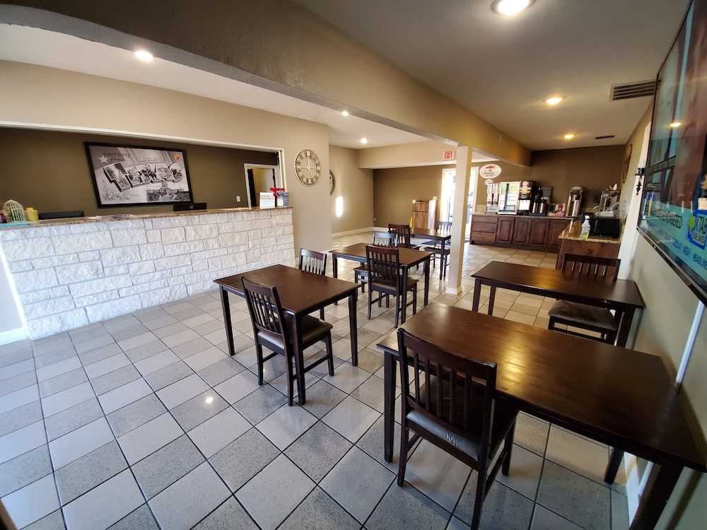 Super 8 by Wyndham Abilene North 14/19