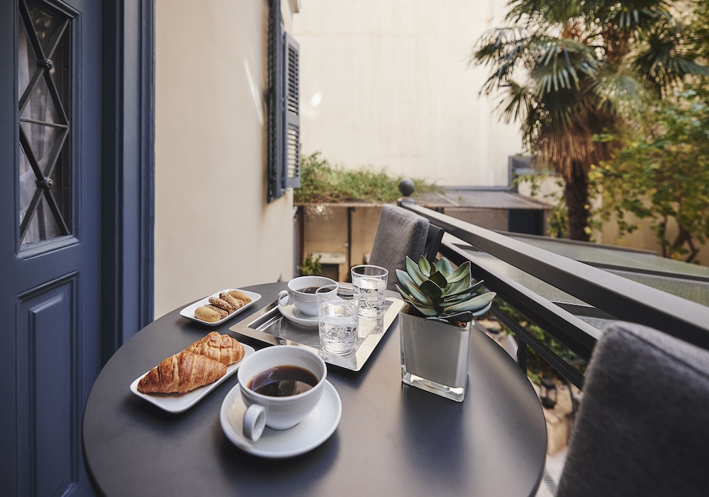 Bohemian Suites Athens 32/45
