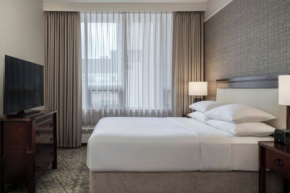 1 Bedroom, Suite, Queen Bed, Sofa