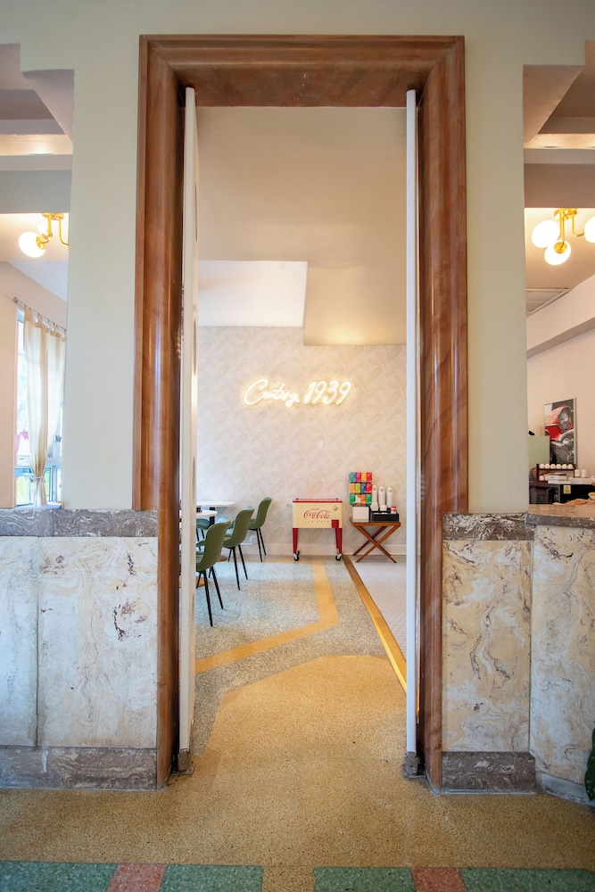 Century Hotel 62/62