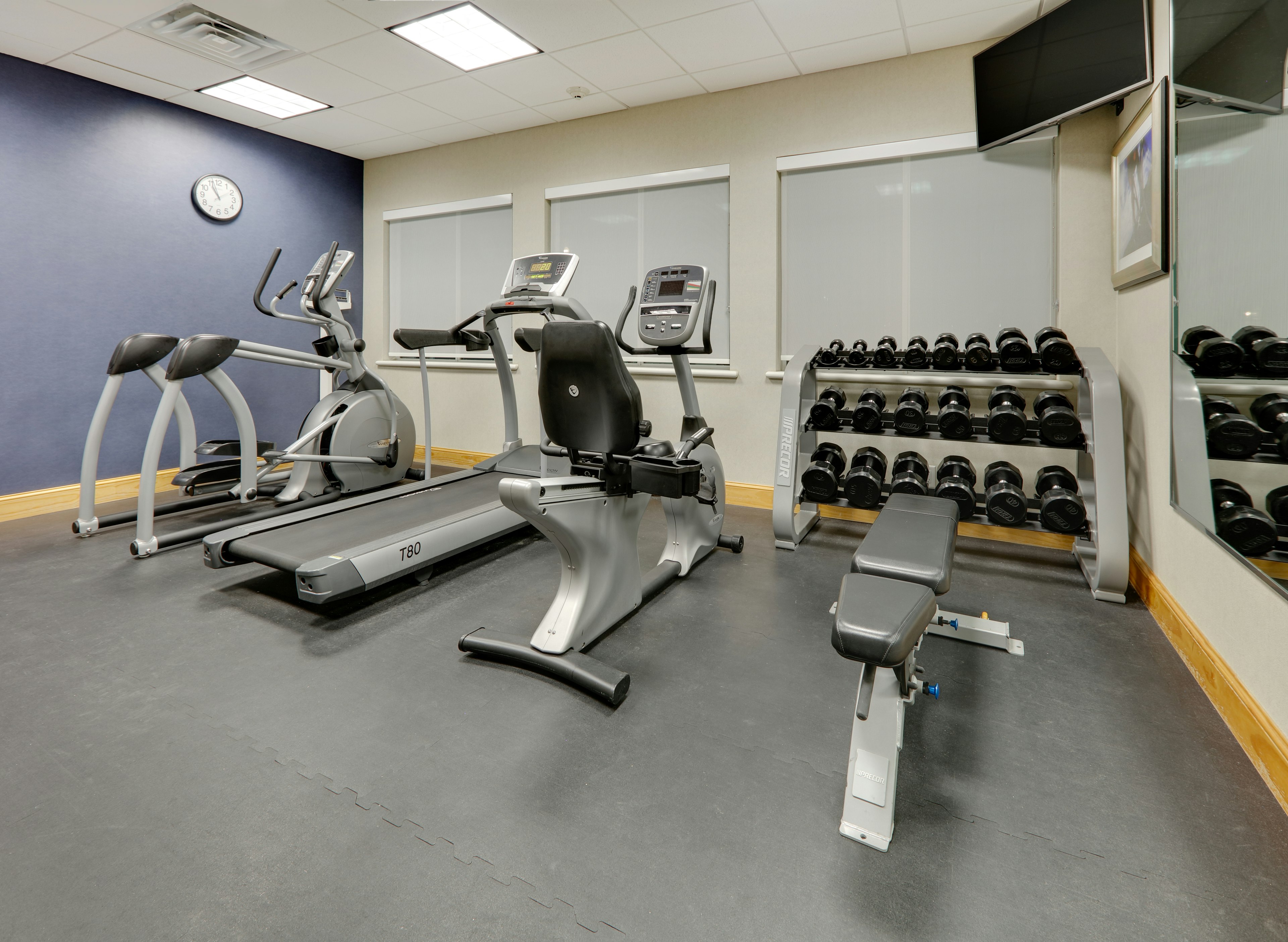 Holiday Inn Express Suites San Antonio Brooks City Base 14/28
