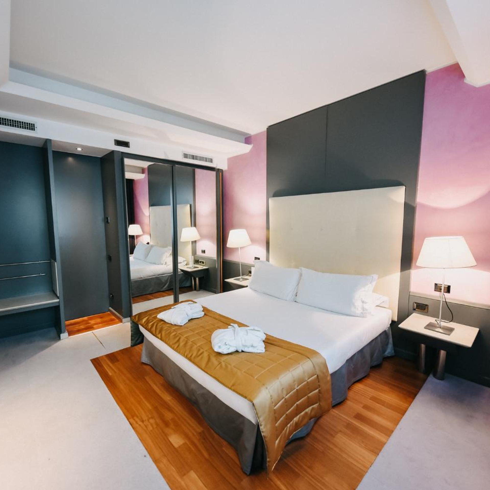 جناح جونيور، Hotel Antonella 8/10