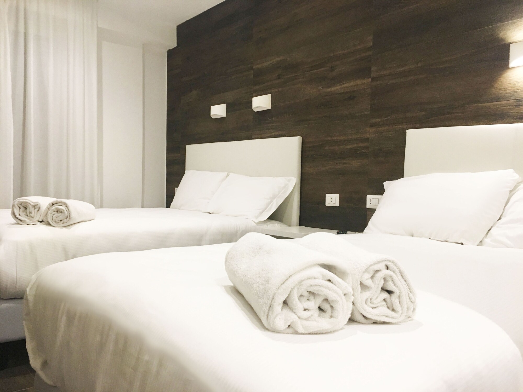 ROOM, TRIPLE