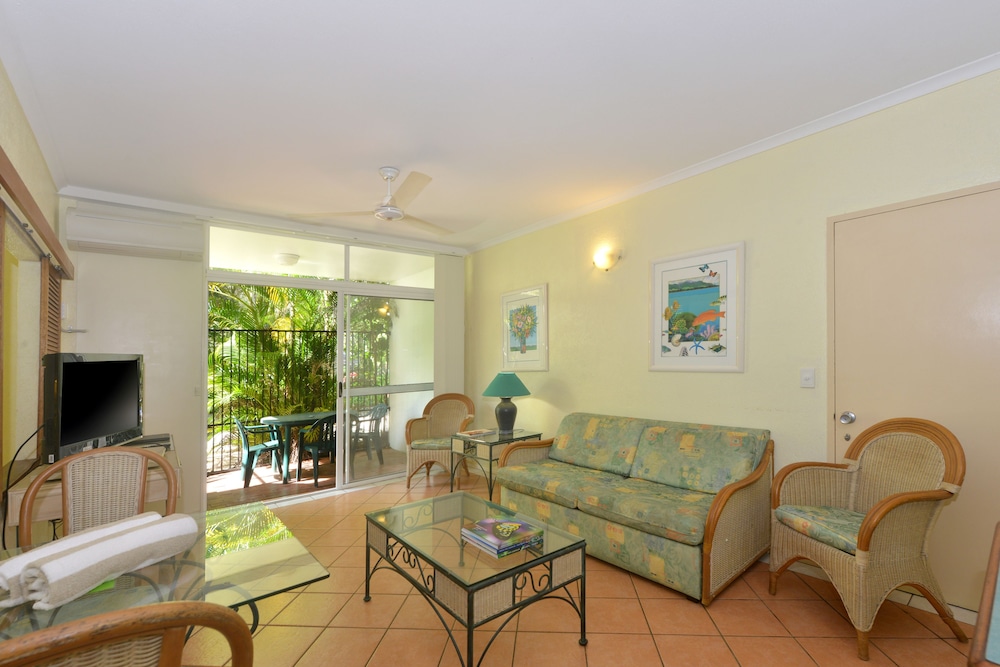 Coral Apartments 14/34