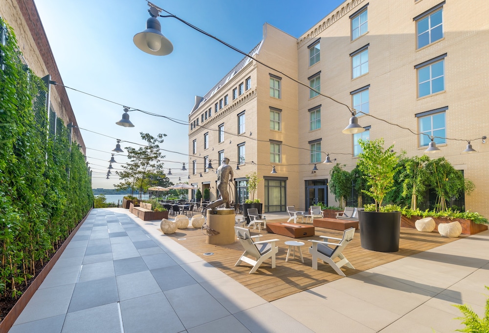 HOTEL INDIGO OLD TOWN ALEXANDRIA 32/82