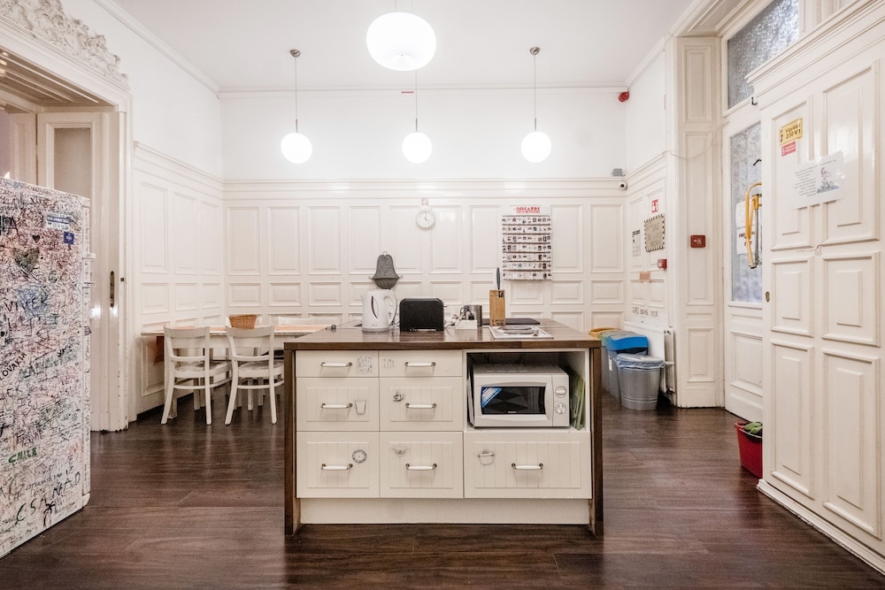 Baroque Hostel Budapest 4/76