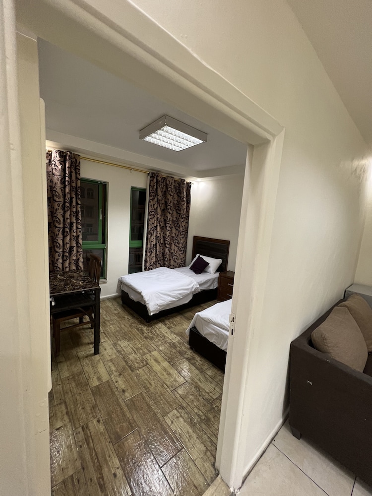 DELUXE, TWIN BEDS