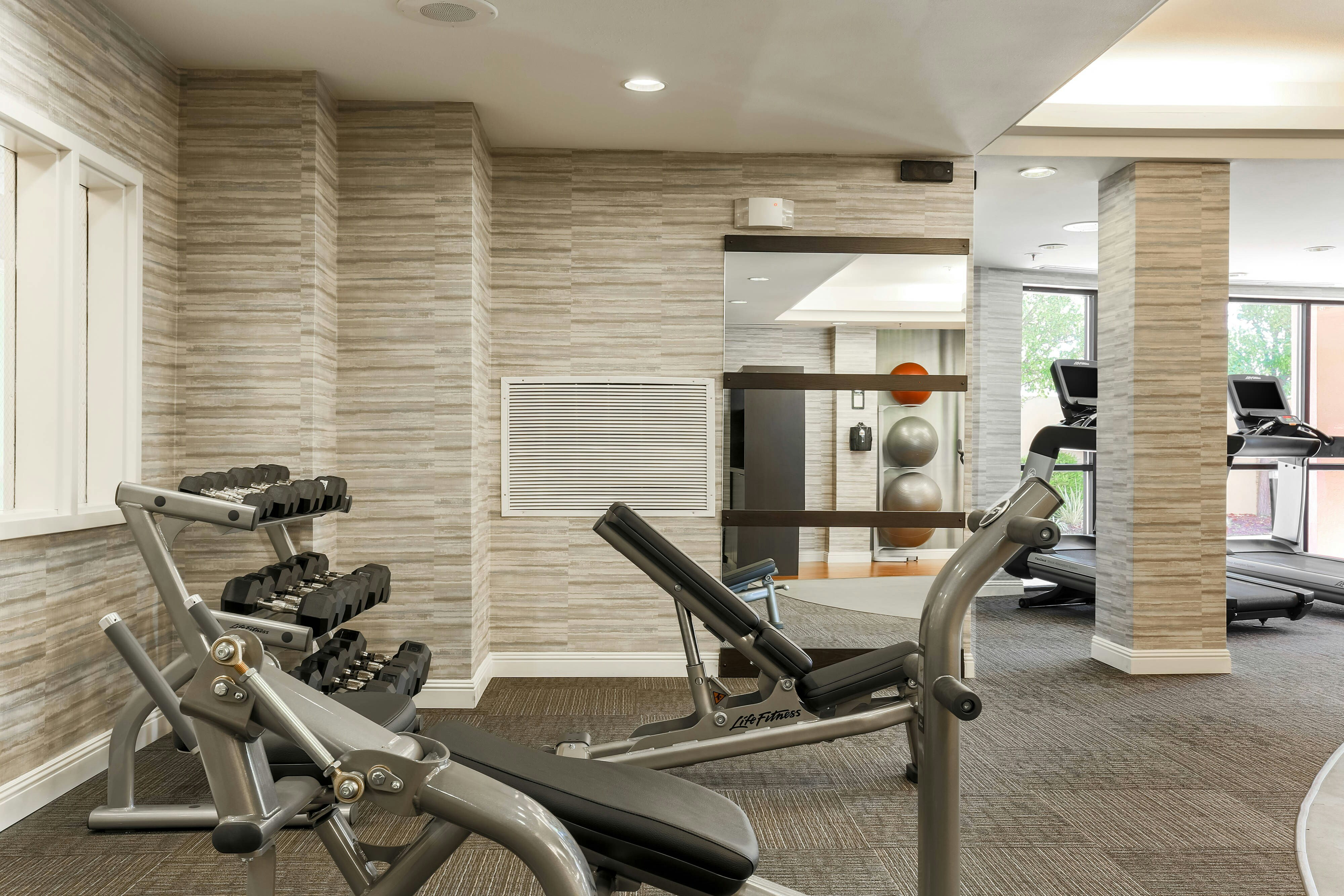 Courtyard by Marriott Roseville Galleria Mall/Creekside Ridge Drive 12/28