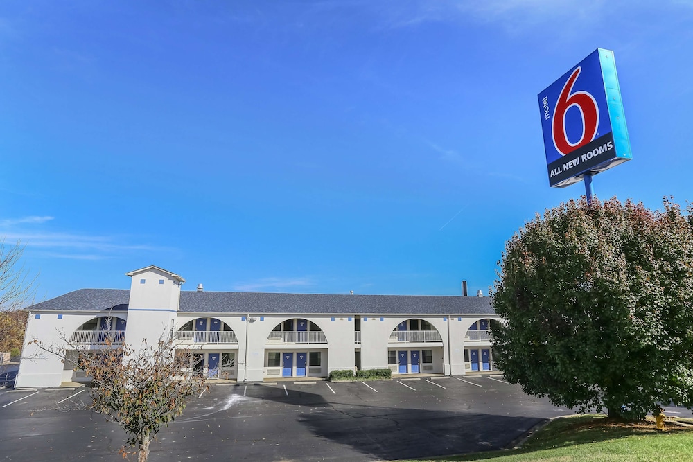 Motel6 Dickson, TN 53/59