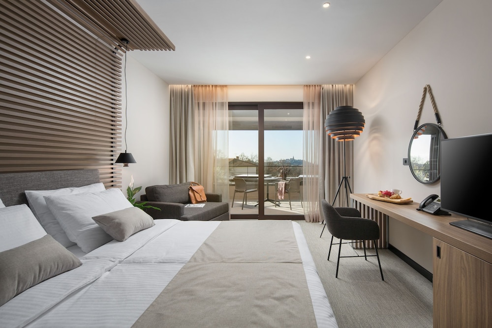 DELUXE, VILLA, DOUBLE BED