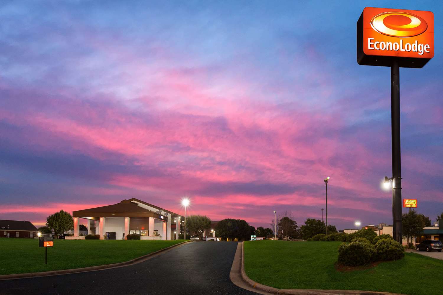 Econo Lodge Madison Airport 20/20
