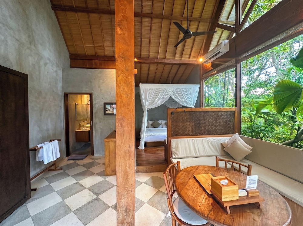 Deluxe, King Bed, Pool Access, Zin Berawa Villas & Bungalows 8/9