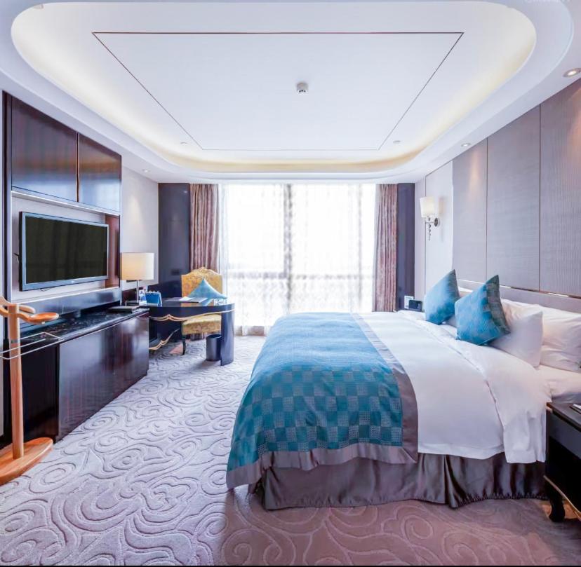 Suite, King Bed