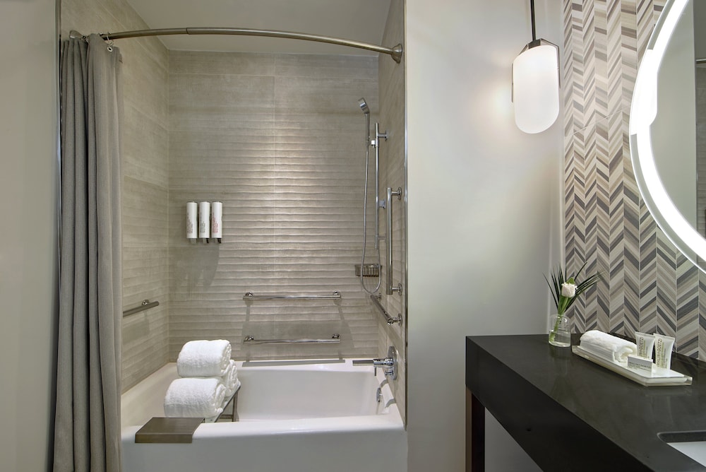 THesis Hotel Miami Coral Gables, Curio Collection by Hilton 17/80