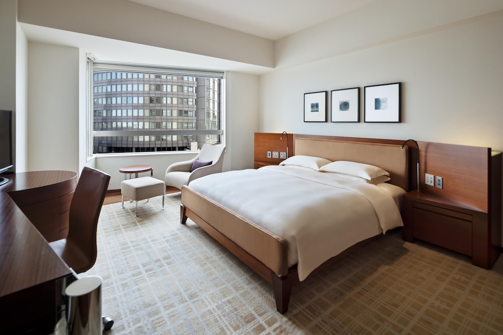 Club, King Bed