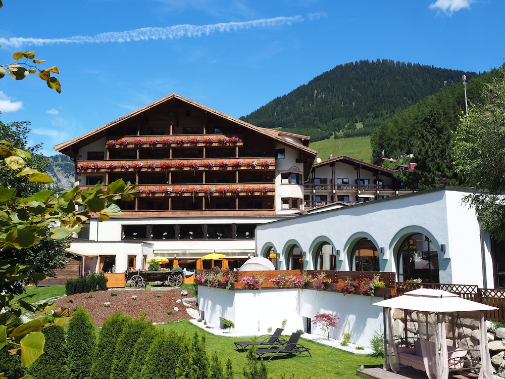 BEAUTY & SPORTHOTEL TIROLERHOF 3/50